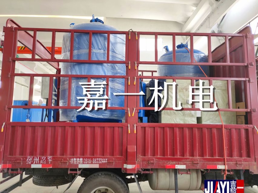 中電二預定的旁流水處理器，全自動加藥裝置，定壓補水裝置，水箱水處理器全部調試運行好